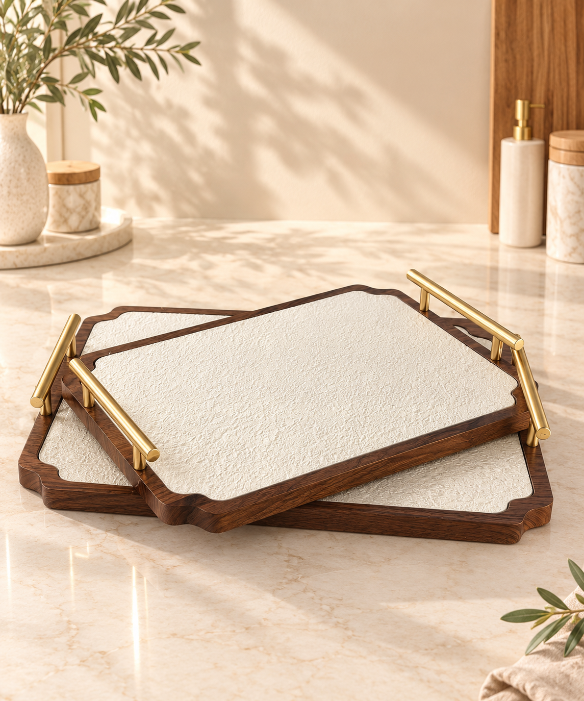 Set de 2 Plateaux Rectangulaires en Bois & Effet Texturé avec Poignées Dorées – Image 2