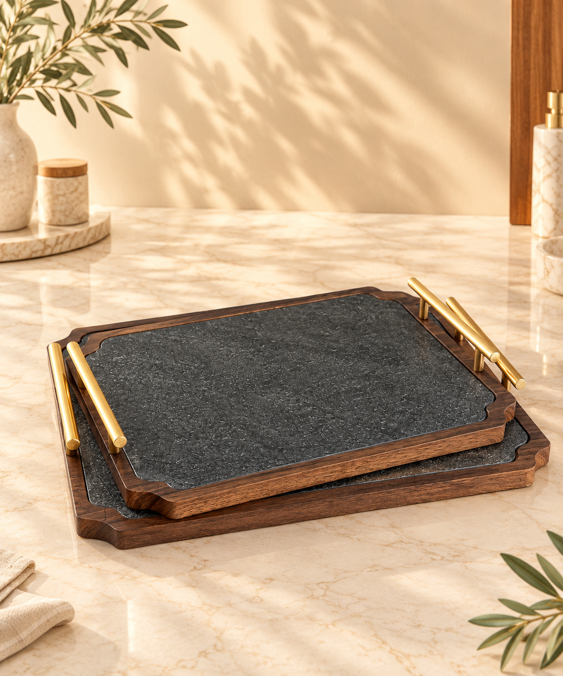 Set de 2 Plateaux Rectangulaires en Bois & Effet Texturé avec Poignées Dorées – Image 3