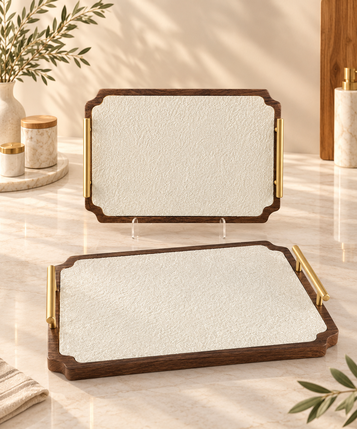 Set de 2 Plateaux Rectangulaires en Bois & Effet Texturé avec Poignées Dorées